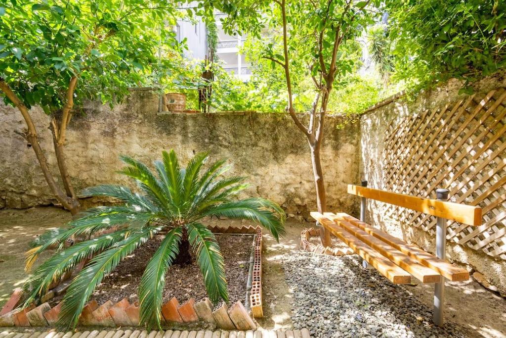Апартаменты Secret Garden Downtown Афины Экстерьер фото