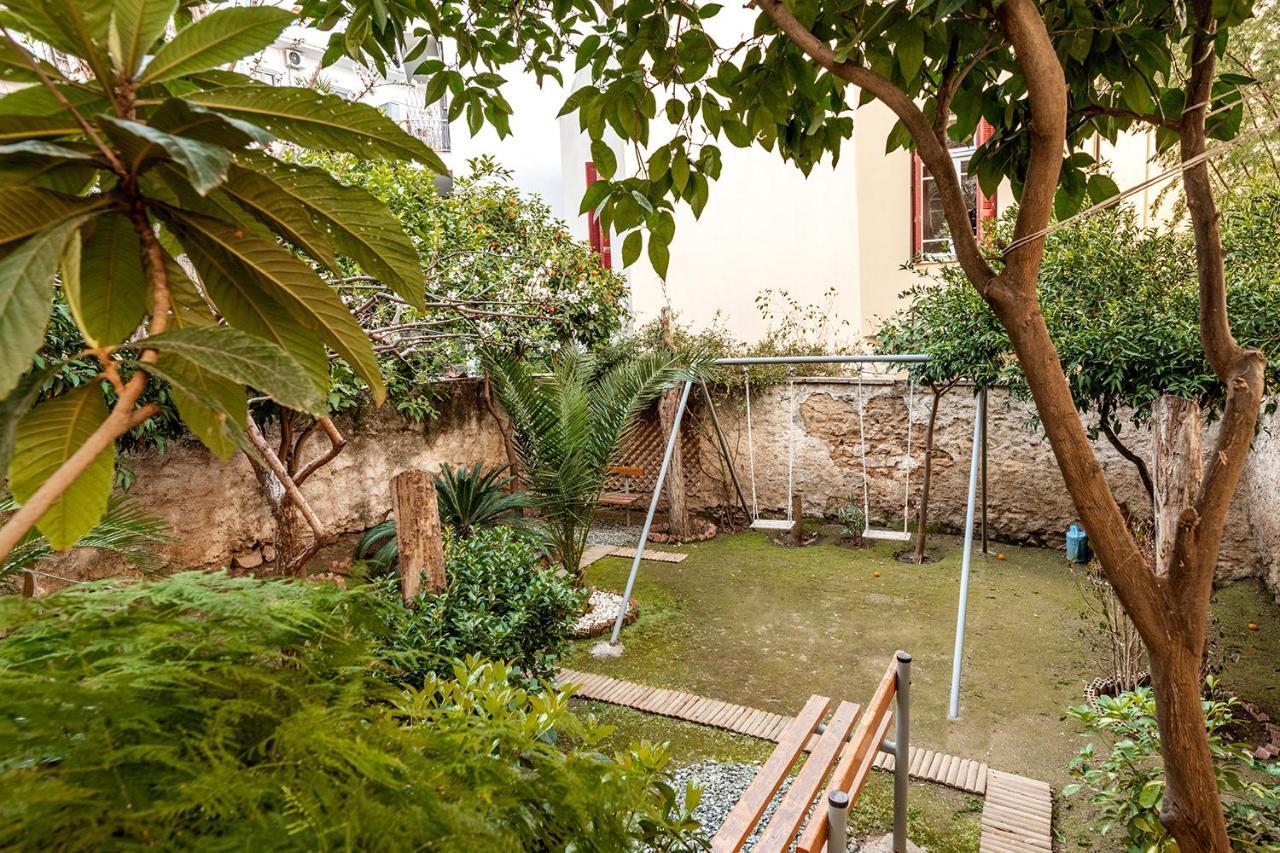 Апартаменты Secret Garden Downtown Афины Экстерьер фото