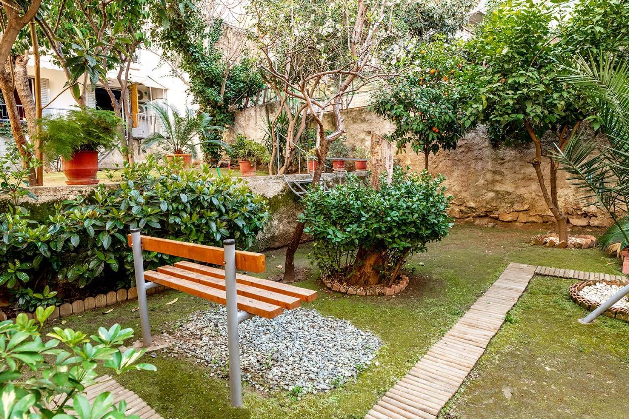Апартаменты Secret Garden Downtown Афины Экстерьер фото